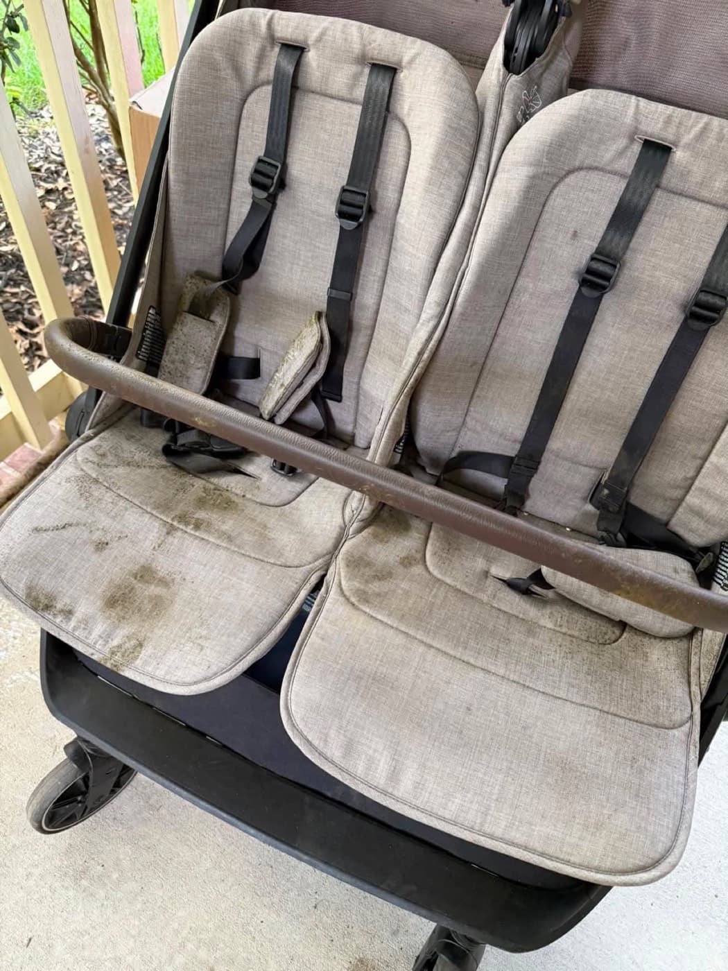 Double stroller seats, heavily soiled, before cleaning